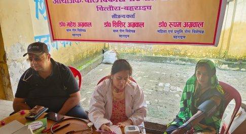 पोषण माह के समापन अवसर पर आंगनबाड़ी केन्द्र बेलहनपुरवा में आयोजित स्वास्थ्य शिविर