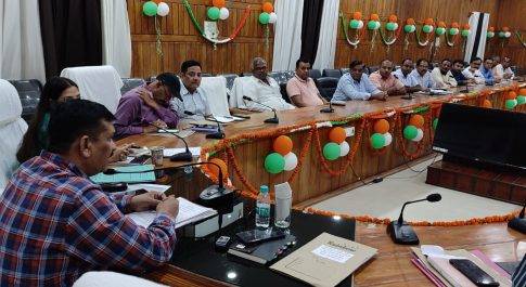 डीएम की अध्यक्षता में सम्पन्न हुई जिला उद्योग बन्घु की बैठक