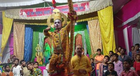 रुपईडीहा कस्बे में अयोध्या के कलाकार द्वारा की जा रही है रामलीला