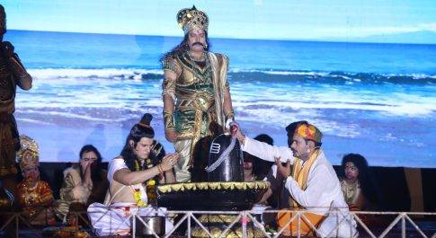 लव कुश रामलीला में गगन चुम्बी क्रेनो से 200 फीट की ऊंचाई पर आकाश मार्ग से संजीवनी लाए बजरंगबली