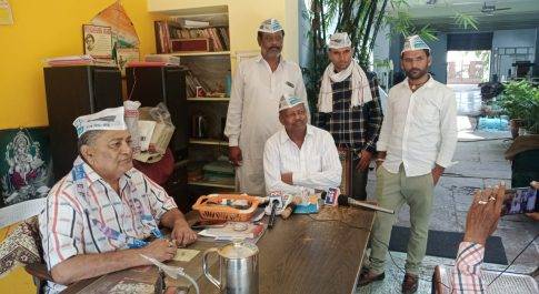 आप नेता दिलीप अग्रवाल के नेतृत्व में कहीं लोगों ने आम आदमी पार्टी की सदस्यता ली