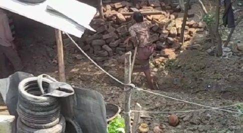 न्यायालय स्थगन आदेश के बाउजूद कब्जा कराने को तुली रुपईडीहा पुलिस
