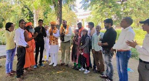राजसमंद जिले के कलाकारों ने पेंशन व बीमा की माँग का ज्ञापन जिला कलेक्टर को सौंपा