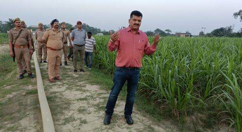 डीएम व एसपी ने किया गो आश्रय स्थल कसेहरी बुज़ुर्ग का भ्रमण  चरागाह का निरीक्षण कर नैपियर घास की प्रगति का लिया जायजा