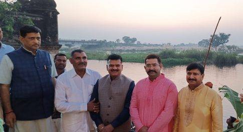 डीएम व एसपी ने जनपदवासियों को दी छठ पूजा की बधाई