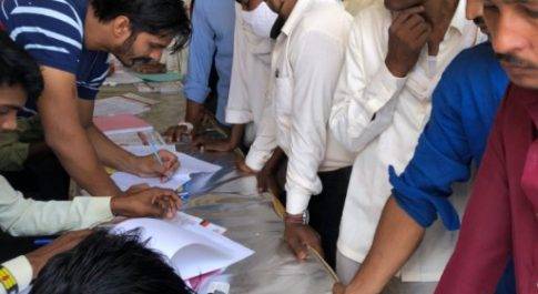मुस्तफा हॉस्पिटल रिसिया के निशुल्क चिकित्सा शिविर में उमड़ा जनसैलाब