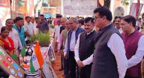 प्रदर्शनी पण्डालों का राजदूत शिष्ट मण्डल ने किया अवलोकन  कृषकों को वितरित किया नैपियर घास का बीज  महिलाओं की करायी गोदभराई, बच्चों को कराया अन्नप्रासन
