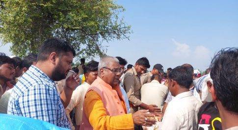 सांसद बहराइच ने तहसील महसी के बाढ़ ग्रस्त क्षेत्रों को किया भ्रमण  ग्राम बहारपुर में बाढ़ पीड़ितों को किया राहत सामग्री का वितरण