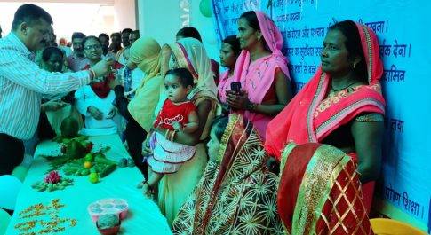 सम्पूर्ण समाधान दिवस पर विभागों द्वारा लगाये गये प्रदर्शनी स्टाल