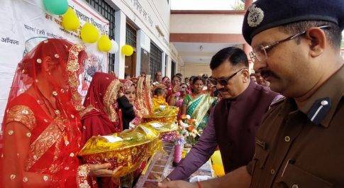 सम्पूर्ण समाधान दिवस पर विभागों द्वारा लगाये गये प्रदर्शनी स्टाल 08 गर्भवती महिलाओं की गोदभराई व 02 बच्चों को कराया अन्न प्रासन्न