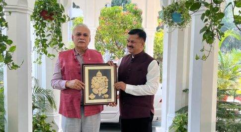 प्रदेश के मुख्य सचिव से डीएम ने की शिष्टाचार भेंट