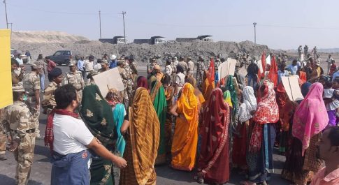 रोजगार और पुनर्वास की मांग : किसान सभा की अगुआई में सैकड़ों भूविस्थापितों ने फिर किया गेवरा खदान को बंद