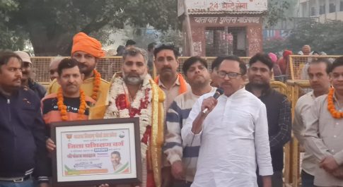 भाजपा किसान मोर्चा के कार्यकर्ताओं ने किया किसान मोर्चा महानगर अध्यक्ष पंकज भारद्वाज का गाजियाबाद रेलवे स्टेशन पर भव्य स्वागत किया 