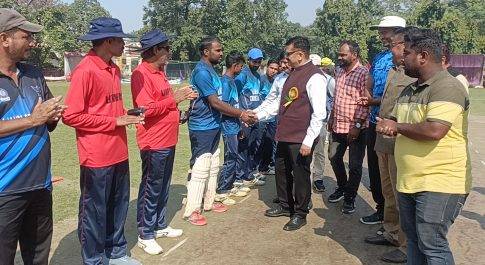 डीएम ने मण्डलीय क्रिकेट प्रतियोगिता का किया उदघाटन