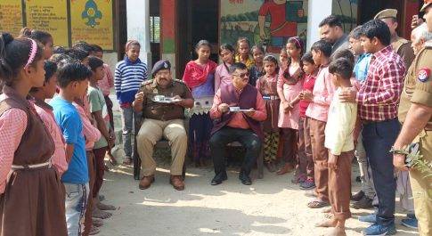 डीएम व एसपी के मन को भायी मिड-डे-मील में बनी दाल