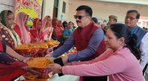 सम्पूर्ण समाधान दिवस पर विभागों द्वारा लगाये गये प्रदर्शनी स्टाल ,10 गर्भवती महिलाओं की हुई गोद भराई 05 बच्चों का हुआ अन्नप्रासन
