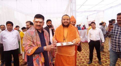 पावन सरयू के तट पर आयोजित सहभोज में शामिल हुए आमजन