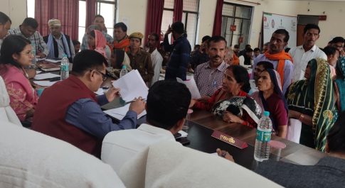 जिलाधिकारी की अध्यक्षता में सम्पन्न हुआ सम्पूर्ण समाधान दिवस ,3 लाभार्थियों को वितरित किया गया तालाब का पट्टा