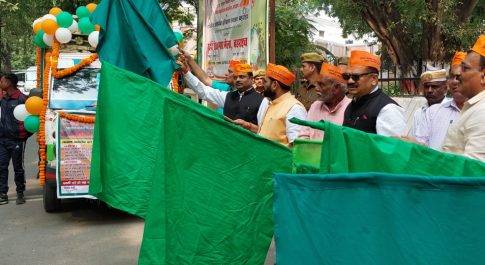 विधायक पयागपुर व डीएम ने कृषक जागरूकता रैली को किया रवाना