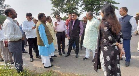 बहुउद्देशीय हब निर्माण के लिए प्रभावी कार्ययोजना तैयार करें विभाग: डीएम  सांसद व विधायक के साथ डीएम व एसपी ने किया रूपईडीहा क्षेत्र का भ्रमण