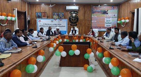 डीएम की अध्यक्षता में जिला स्तरीय समिति की बैठक सम्पन्न  पंचायत सहायकों के लम्बित प्रकरणों का नियमानुसार निस्तारण के दिये गये निर्देश