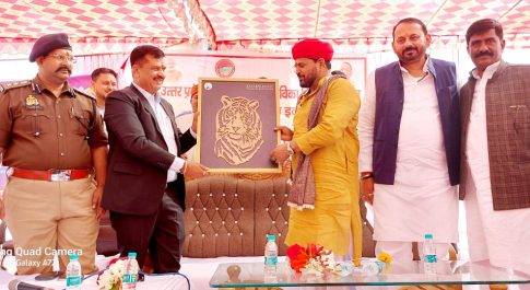 सांसद कैसरगंज ने दलिया प्लाण्ट का किया उद्घाटन  पंडितपुरवा में हाट बाजार का भी किया शिलान्यास