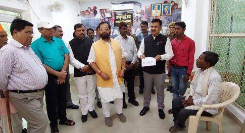 डीएम की जनसुनवाई में पहुॅचे दिव्यांग गंगाराम की जगी आस