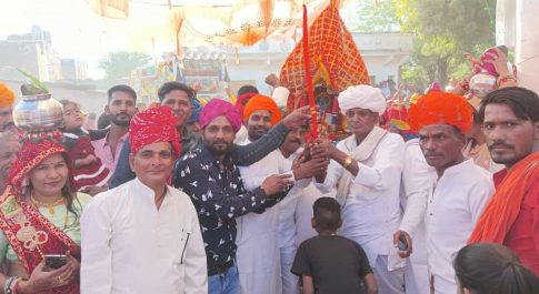 एकादशी उद्यापन पर कलश यात्रा तथा भगवान सांवरिया सेठ की शोभायात्रा निकाली