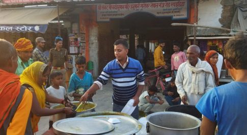 रुपईडीहा के संकट मोचन हनुमान मंदिर पर हुआ विशाल भंडारे का आयोजन
