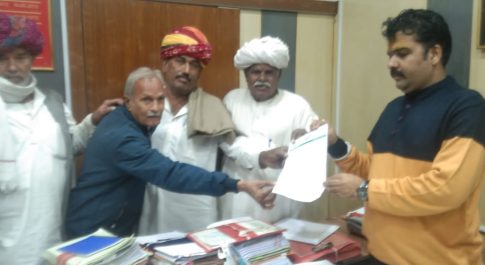 किसानों की विभिन्न मांगों को लेकर भारतीय किसान यूनियन (टिकेत) ने राष्ट्रपति के नाम जिला परिषद के मुख्य कार्यकारी अधिकारी को सौंपा ज्ञापन