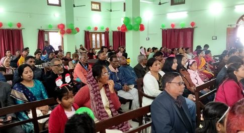 क्रिसमस पर प्रभु यीशु को किया याद, चर्च में प्रार्थना सभा आयोजित कर भाई चारे व प्रेम का संदेश दिया