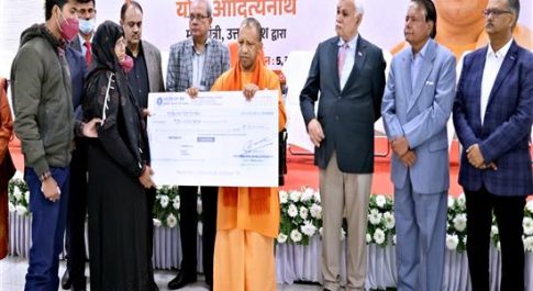 करोना काल में मड़ियाहूं के मृतक पत्रकार इकबाल खान सहित दो पत्रकारों के परिजनों को मुख्यमंत्री द्वारा दी गई 10लाख की आर्थिक सहायता