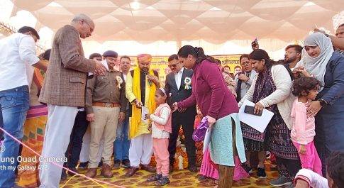 सांसद स्वस्थ बालक बालिका स्पर्धा के तहत पुरस्कृत हुए स्वस्थ बच्चे