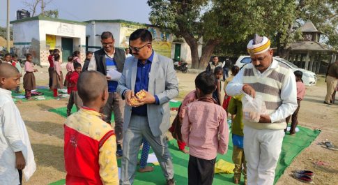 डीएम ने अंगनापारा विद्यालय व मनरेगा योजना के तहत निर्मित उद्यान का किया निरीक्षण