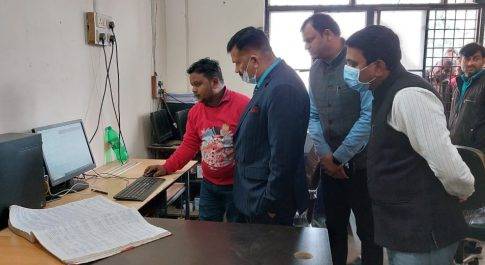 जिलाधिकारी ने तहसील कैसरगंज का किया औचक निरीक्षण  राजस्व अभिलेखों के बस्तों को नये करने के दिये निर्देश