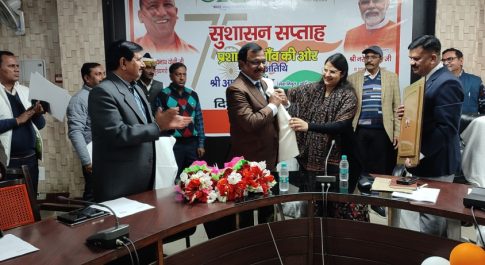 ‘‘सुशासन सप्ताह अन्तर्गत विकास भवन में आयोजित हुई कार्यशाला आवासीय योजना के लाभार्थियों को प्रदान किए गए स्वीकृति पत्र