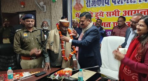 सर्वाेच्च प्राथमिकता पर करें पेंशनर्स की समस्याओं का निस्तारण: डीएम  राष्ट्रीय मतदाता दिवस पर सम्मानित होंगे बुज़ुर्ग मतदाता पेंशनर्स