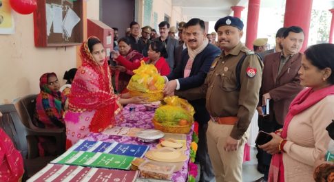 सम्पूर्ण समाधान दिवस पर विभागों द्वारा लगाये गये प्रदर्शनी स्टाल