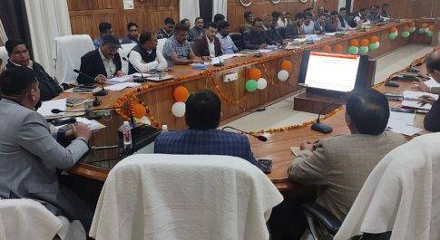 डीएम की अध्यक्षता में सम्पन्न हुई विकास कार्यों की समीक्षा बैठक