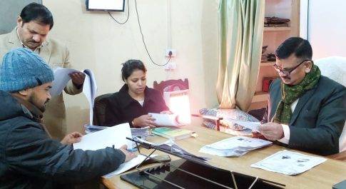 डीएम ने कलेक्ट्रेट परिसर स्थित उप निबन्धक व विनियमित क्षेत्र कार्यालयों का किया निरीक्षण