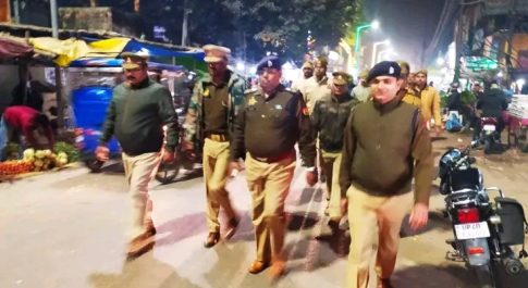 कानून एंव शान्ति व्यवस्था बनाए रखने के लिए अपर पुलिस अधीक्षक ग्रामीण द्वारा थाना नानपारा क्षेत्र में पैदल गस्त कर सुरक्षा व्यवस्था का लिया जायजा 