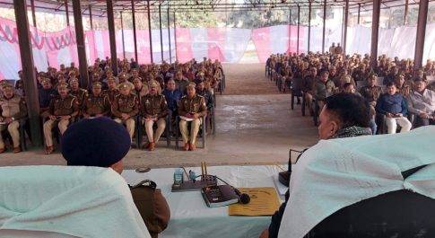 डीएम व एसपी ने ज़ोनल व सेक्टर मजिस्ट्रेटों के साथ की बैठक