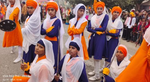 मड़ियाहूं में श्री गुरु गोविंद सिंह जी महाराज का 356 वे पावन प्रकाश पर्व के उपलक्ष में नगर कीर्तन(शोभा यात्रा) निकाली गई
