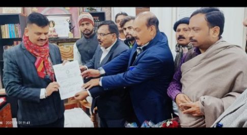 युनाइटेड जर्नालिस्ट वेलफेयर एसोसिएशन ऑफ उत्तर प्रदेश बहराइच ने पुलिस अधीक्षक बहराइच को नव वर्ष की बधाई एवं शुभकामनाएं दीं और सम्मानित किया