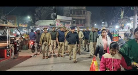 अपर पुलिस अधीक्षक द्वारा नगर क्षेत्र में पैदल गस्त कर लिया गया सुरक्षा व्यवस्था का जायजा , सम्बन्धित को दिए गए आवश्यक दिशा निर्देश 