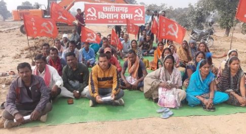 किसान सभा ने 5 घंटे तक रोका रेल कॉरिडोर का काम, 23 को पेडों का मुआवजा देने की घोषणा की प्रशासन ने
