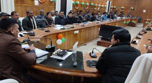 डीएम की अध्यक्षता में सम्पन्न हुई विकास कार्यों की समीक्षा बैठक