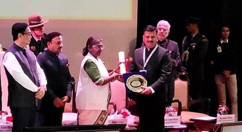 राष्ट्रपति के हाथों डीएम को मिला ‘‘बेस्ट इलेक्टोरल प्रैक्टिस अवार्ड-2022‘‘