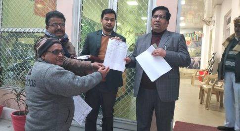 लेखपाल संघ ने एडीएम को सौपा ज्ञापन