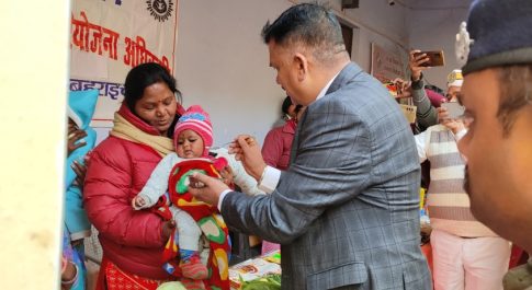 सम्पूर्ण समाधान दिवस पर विभागों द्वारा लगाये गये प्रदर्शनी स्टाल